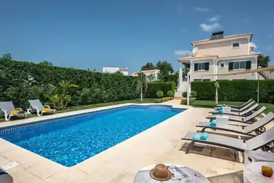 Belle maison de vacances privée avec piscine privée, climatisation, Wifi, Tv, terrasse et parking