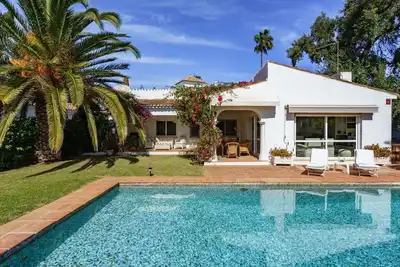 Image de Belle maison de vacances privée avec piscine privée, climatisation, Wifi, Tv et terrasse