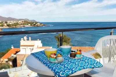 Agréable appartement pour 4 personnes avec Tv, balcon, vue panoramique et parking