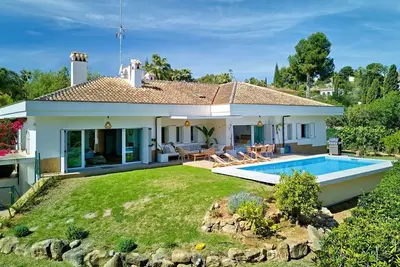 Image de Belle maison de vacances privée avec Wifi, climatisation, piscine privée, patio et parking