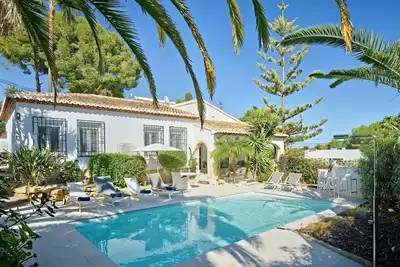 Image de Maison de vacances privée avec piscine privée, climatisation, Wifi, Tv, patio, parking