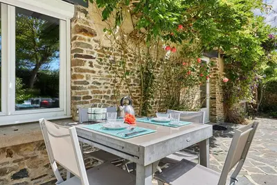 Image de Merveilleuse maison de vacances privée pour 4 personnes avec bain à remous, Tv et terrasse