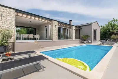 Image de Belle maison de vacances privée avec Wifi, climatisation, piscine privée, Tv, terrasse, parking