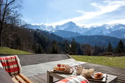 Image de Merveilleuse maison de vacances privée avec bain à remous, Wifi, Tv, balcon et parking