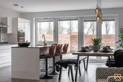 Image de Outstanding 5 Bedroom Townhouse, Canal Views