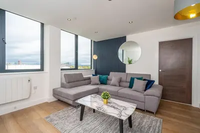 Image de 2-Bed | 2 Bath | Parking | 10 Mins to City Centre