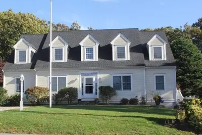 Image de Coastal Family Haven: Spacious Retreat Near Old Silver Beach