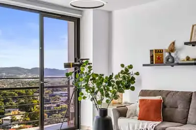 Image de Modern apt with stunning city and mountain views