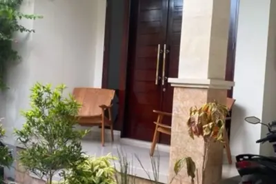 Image de modern house in sanur area \n10 minutes from beach \non scooter \n