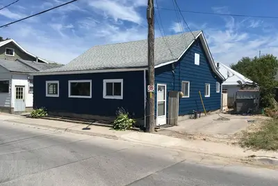 Image de Blue on William - only a minute walk to the beach!