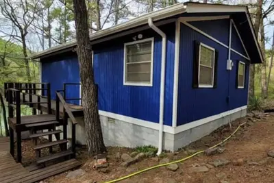 Image de Modern Lake Cabin with great views of the Solar Eclipse!