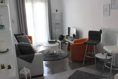 Image de Best location in the heart of Athens, under Acropolis, on touristic road Adrianou.