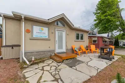 Image de Crane on Bessie - only a few minutes walk to the Beach!