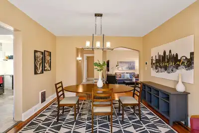 Cozy & Spacious 2 Bed Apartment in Clifton Gaslight - Minutes from Everything!