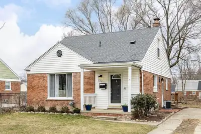 Image de Relaxing Downtown Plymouth Bungalow, centrally-located for up to 6 guests