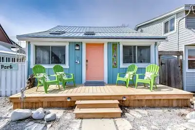 Image de Colours on Bessie - just a minute to the Beach!