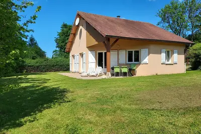 Image de Évasion Boisée : Gîte de Plain-pied, 80m² Près de la Forêt et du lac de Chalain