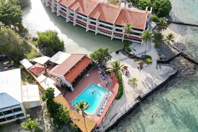 Image de Luxury Penthouse: Palm Trees & Paradise Breezes - 3 Bed 3 bath w\/pool