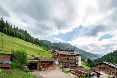 Image de Appartement 'Appartamento La Mirandola Rosso' avec vue sur les montagnes, terrasse et Wi-Fi