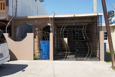 Image de Cozy 3br, 2bath house in Greater Portmore w/ Ac and Hot water