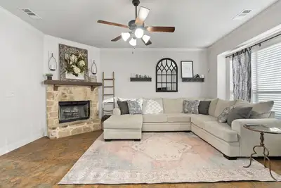 Image de Spacious Home Near Wedding Venues