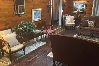 Image de This is a magical historical property perfect for families and events!