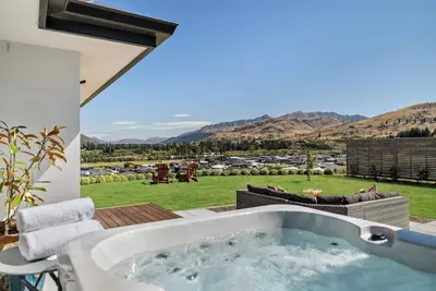 Image de Executive Two Bedroom Luxury Home With Spa