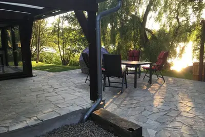 Image de Maison de vacances 'Häuschen Direkt Am See Mit Sauna' avec vue sur lac, piscine privée et Wi-Fi