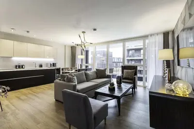 Image de Offer - Showroom Splendour, Luxe London Elegance