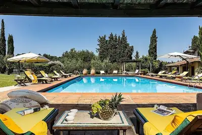Image de Villa Andressa Grande: A spacious and welcoming age-old estate in the characteristic style of the Tuscan countryside, with Free Wi-Fi.