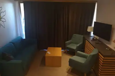 Image de Comfortable apartment close to skiing amenities with stunning views\n