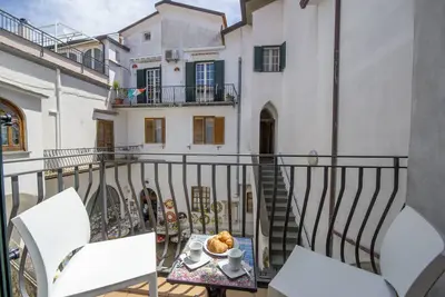 Mozart Holiday House