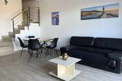 Image de Duplex en bord de mer à Borgo - 3 pièces, terrasse, jardin, clim, WiFi, parking, plage à 20m!