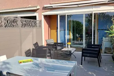 Image de Villa au Bord du Lac avec Piscine, Climatisation et Parking Sécurisé au Barcarès