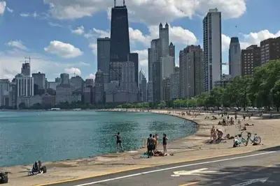 Image de Wrigleyville Condo 2 Blks from Lake & Train