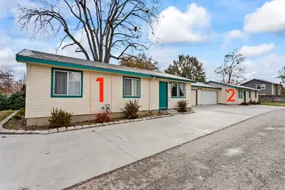 Image de Two Adjacent Apartments for Large Groups (3539)