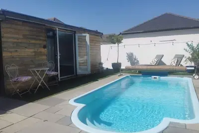 Private Pool, Hot Tub, Luxury Cabana Poole Dorset.