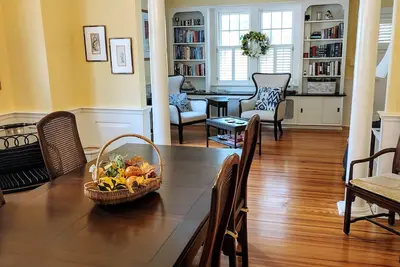Image de Darling 2 Br home with parking in the sought after Murray Hill section of Historic Annapolis