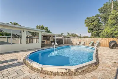 Image de One Palm Pool House- Close to the Beach!