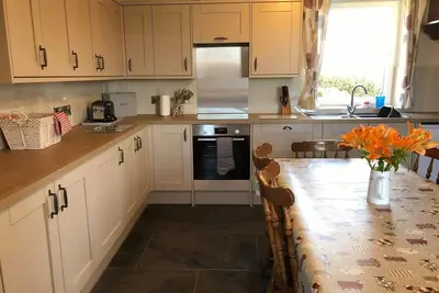 Image de Brynonnen, New Quay - Quatre Chambres Gîte, Couchages 8
