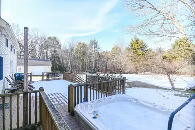 Image de Maple Shadow Farm – Secluded 4 Bdr Just 8 Min to the Beach w/ Hot Tub!