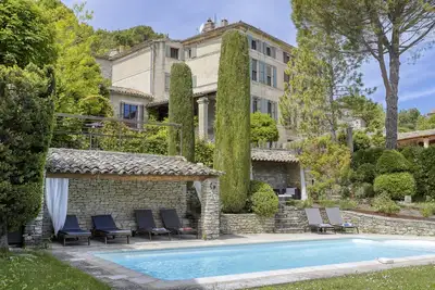 Image de Maison de village avec piscine à louer dans le Luberon - La Maison Sambuc
