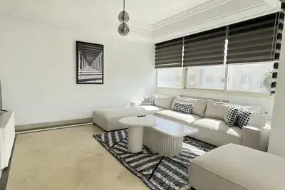 Image de Black & White: Modern & Spacious