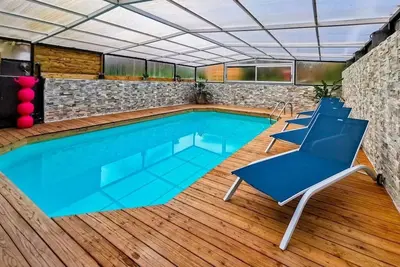 Image de Maison en pierre, piscine et jardin proche mer, notée 10/10