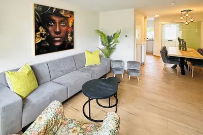 Image de Modern und Hochwertig Eingerichtetes Ferienhaus Direkt am Meer für 5 Erw. + Baby