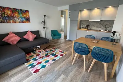 Image de Magnifique appartement rénové à Roses Av- 15