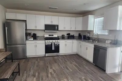 Image de New Home In Central Delano. Cozy, Quiet, Peaceful