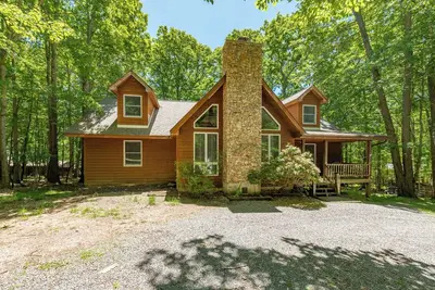Image de Woodsy Escape w/ Porch, Games & Fireplace