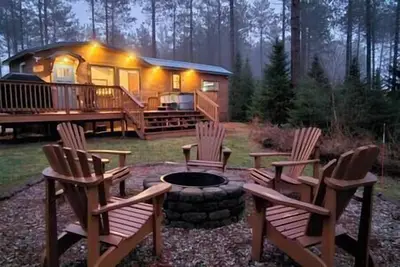 Image de The Cozy Bear w/ Hot Tub overlooking Mtn views!