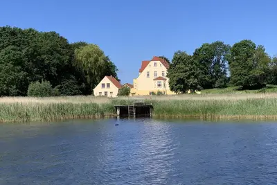 Image de Appartement de vacances \"Gut Grubnow Rügen - 4\" avec vue sur lac, terrasse partagée et Wi-Fi